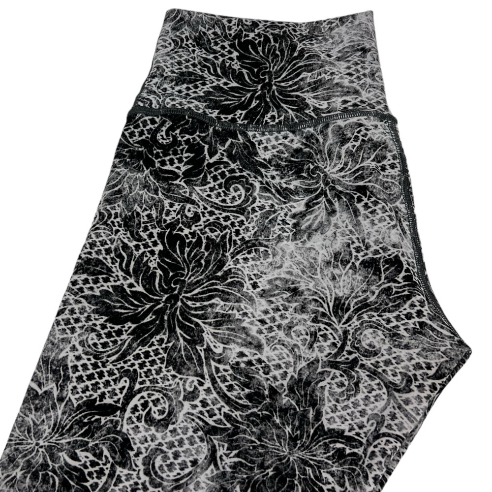 Lululemon Women 8 Wunder Under High Rise Crop Serigraph Starlight Black Mult EUC - Picture 11 of 11